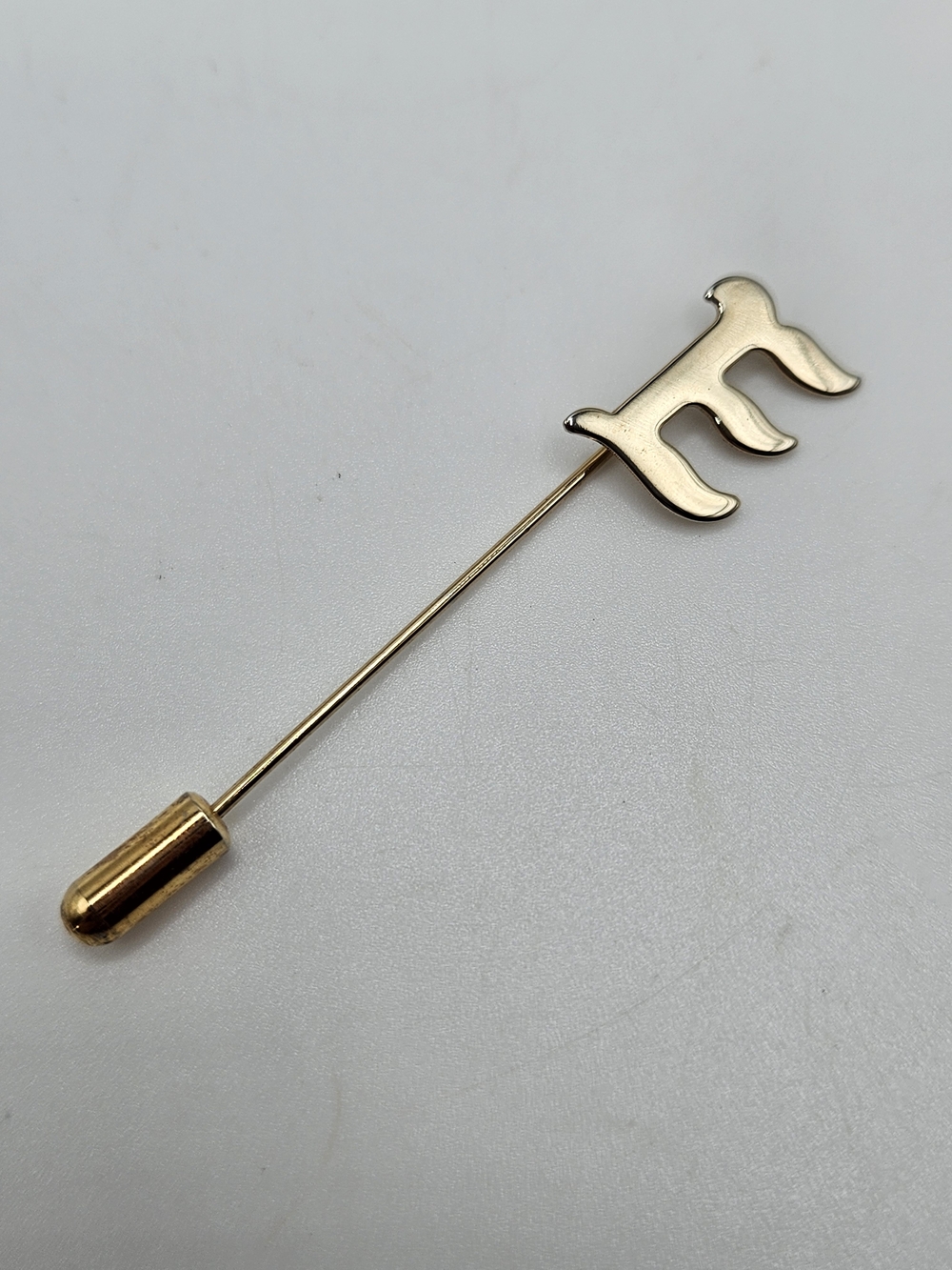 VINTAGE Gold Plated E Initial Name Stick Pin Brooch